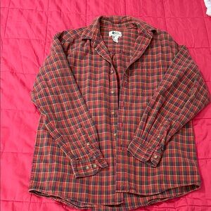 Vintage men’s REI 100% cotton button down shirt.